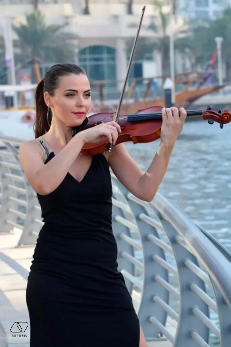 CLASSICAL-AND-ELECTRIC-VIOLINIST-IN-THE-UAE-4