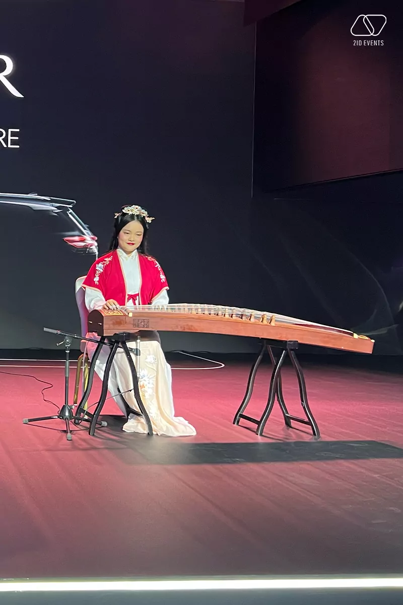 FEMALE-GUZHEN-PLAYER-IN-DUBAI-2