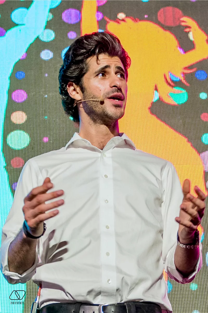 MALE-MC-IN-THE-UAE-2