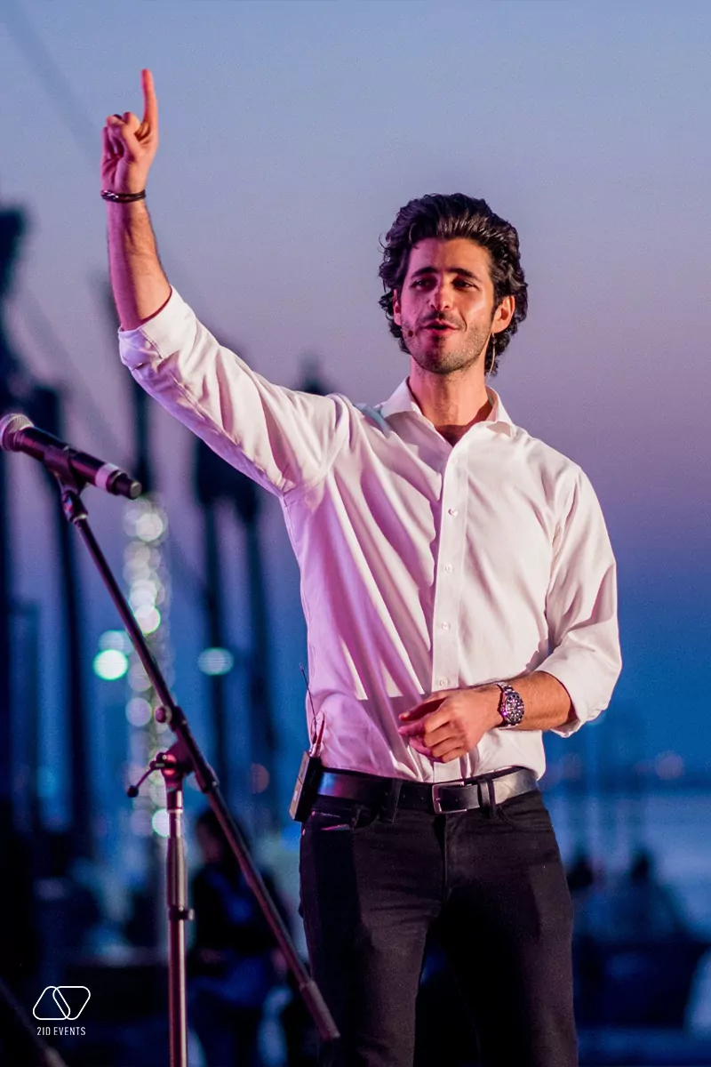 MALE-MC-IN-THE-UAE-3