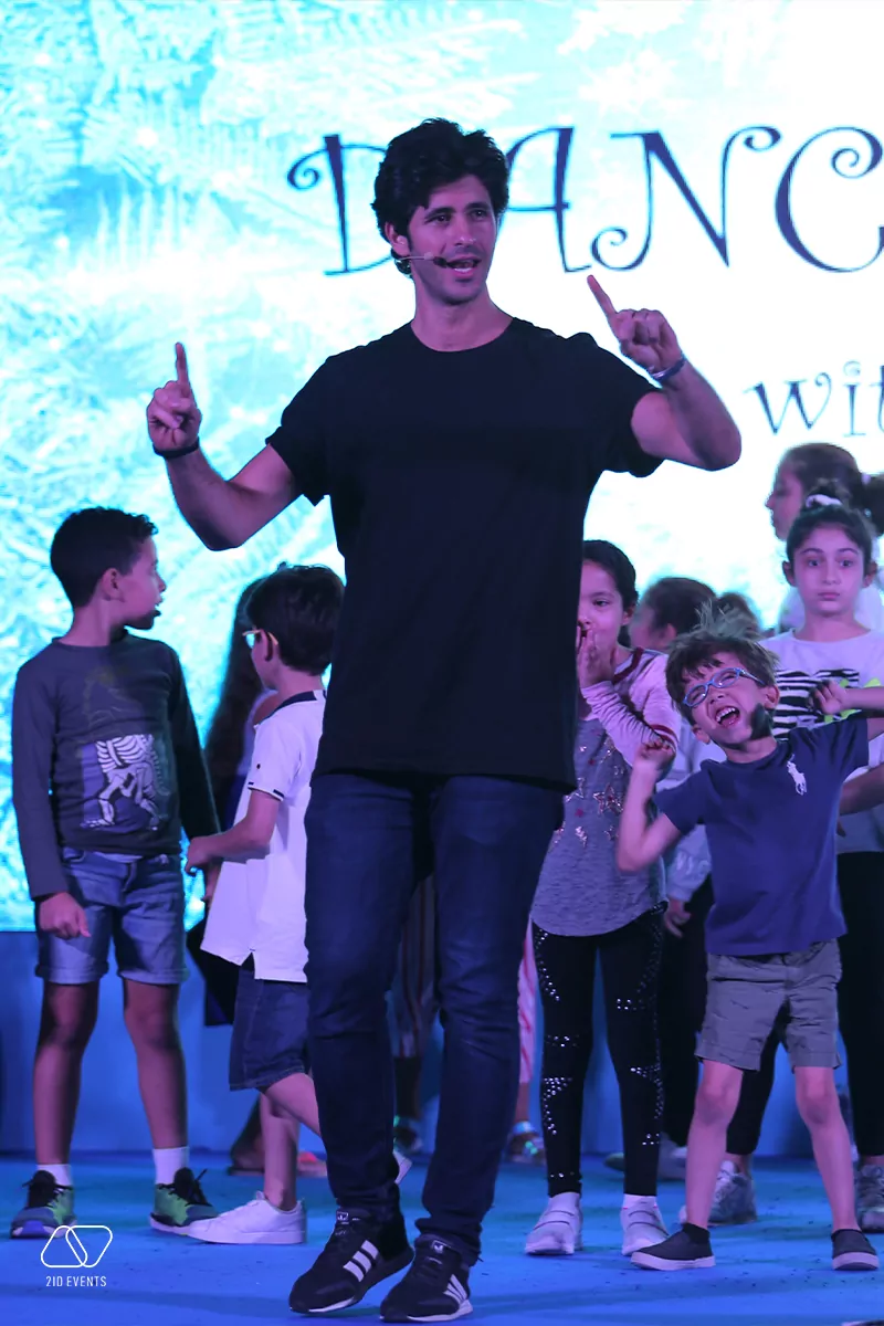 MALE-MC-IN-THE-UAE-4