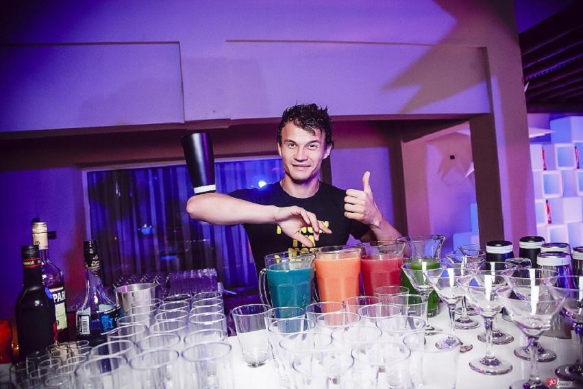 BARTENDERS-SHOW-IN-DUBAI-2.jpg