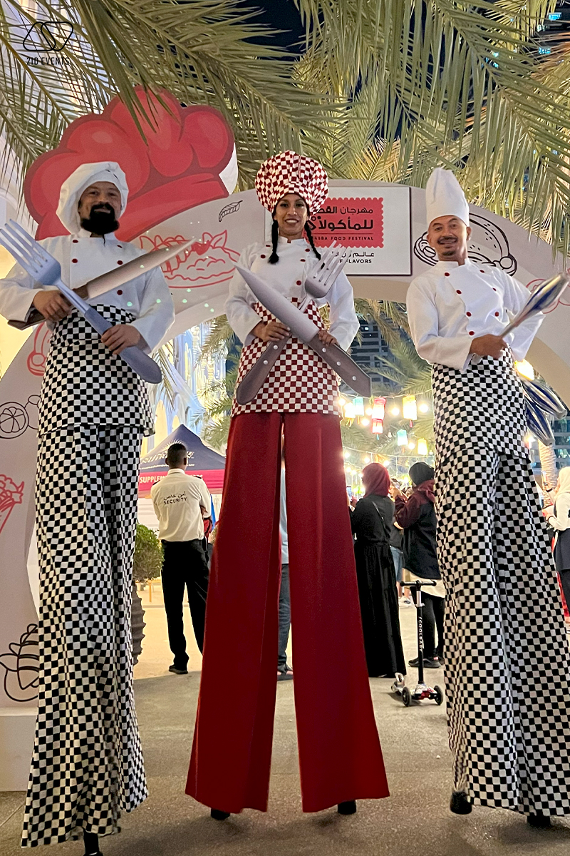 CHEFS-STILT-WALKERS-IN-DUBAI-1.jpg
