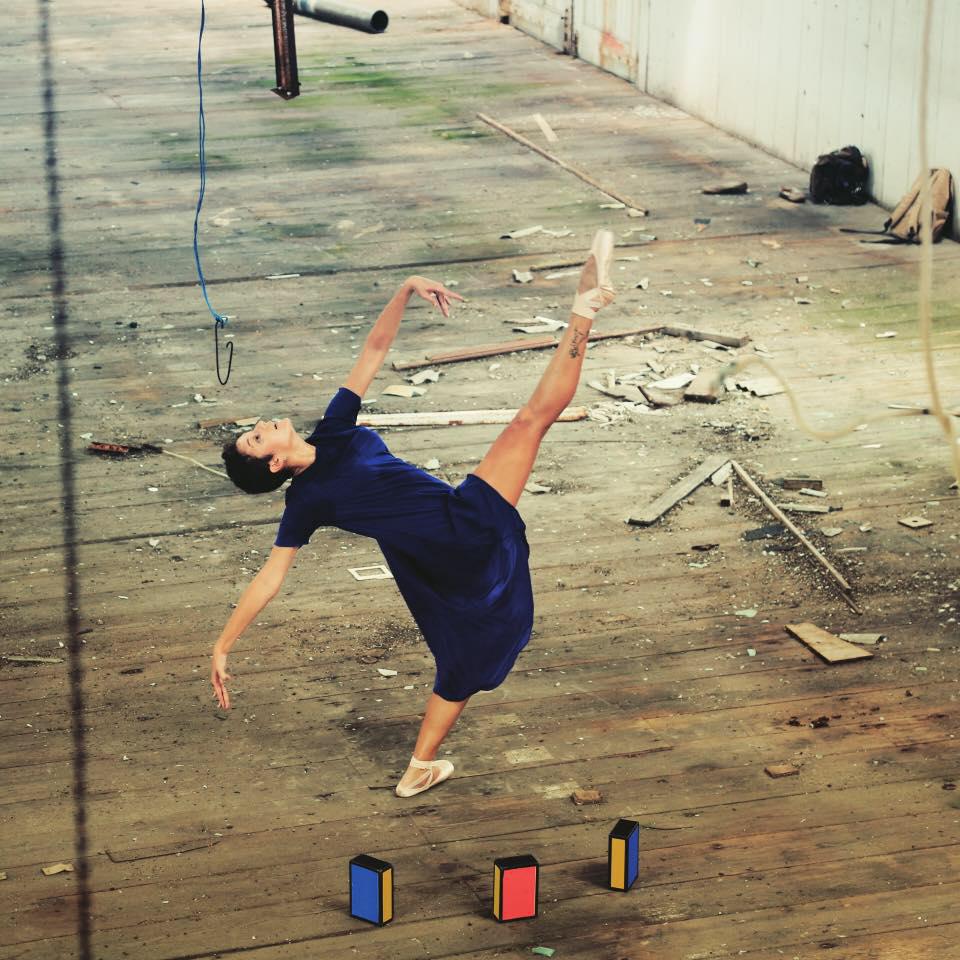 FEMALE BOX JUGGLER IN DUBAI