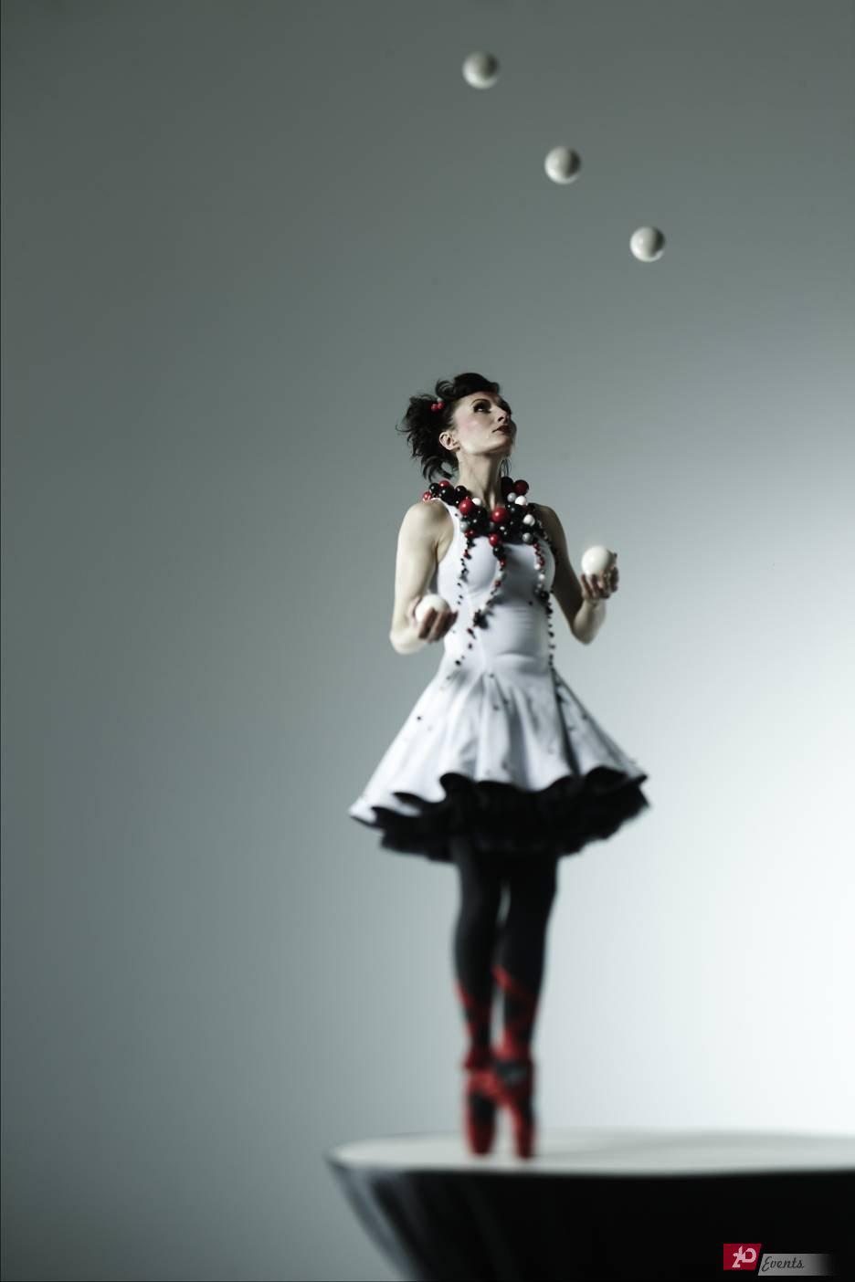 JUGGLING BALLERINA IN DUBAI