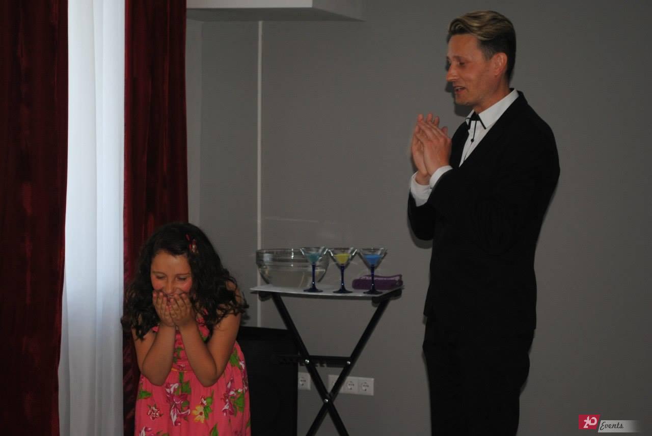 MAGICIAN-FOR-CHILDREN-IN-DUBAI-1.jpg