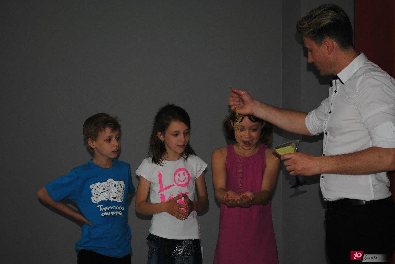 MAGICIAN-FOR-CHILDREN-IN-DUBAI-2.jpg
