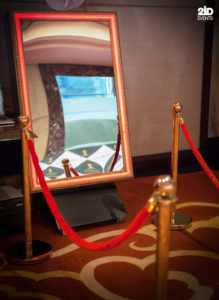 MIRROR-PHOTO-BOOTH-IN-DUBAI-1.jpg