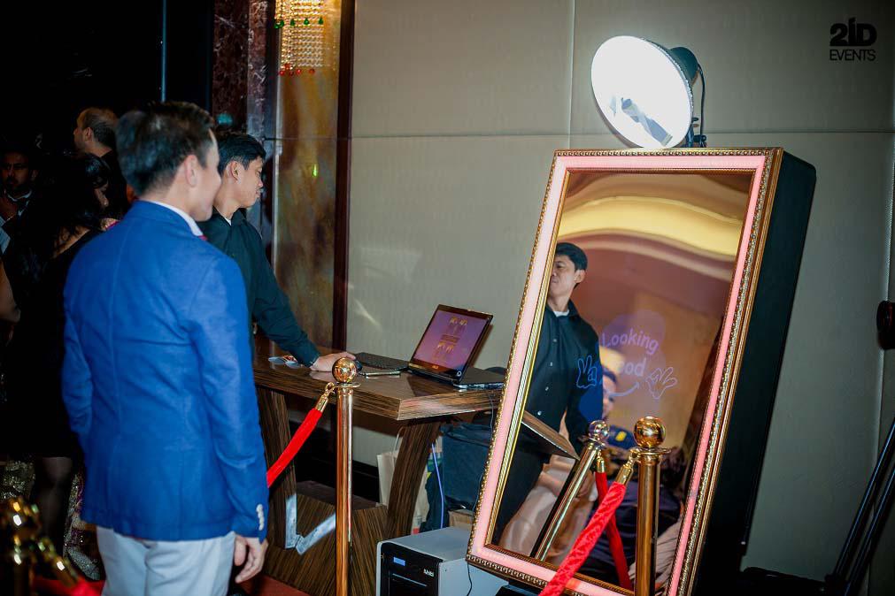 MIRROR-PHOTO-BOOTH-IN-DUBAI-4.jpg