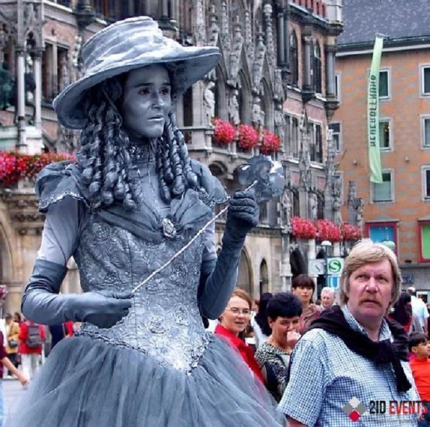 SILVER LIVING STATUES IN DUBAI