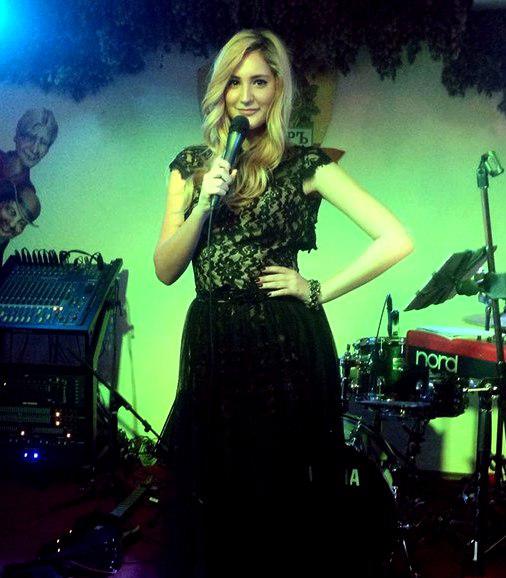 FEMALE COVER SINGER IN THE UAE