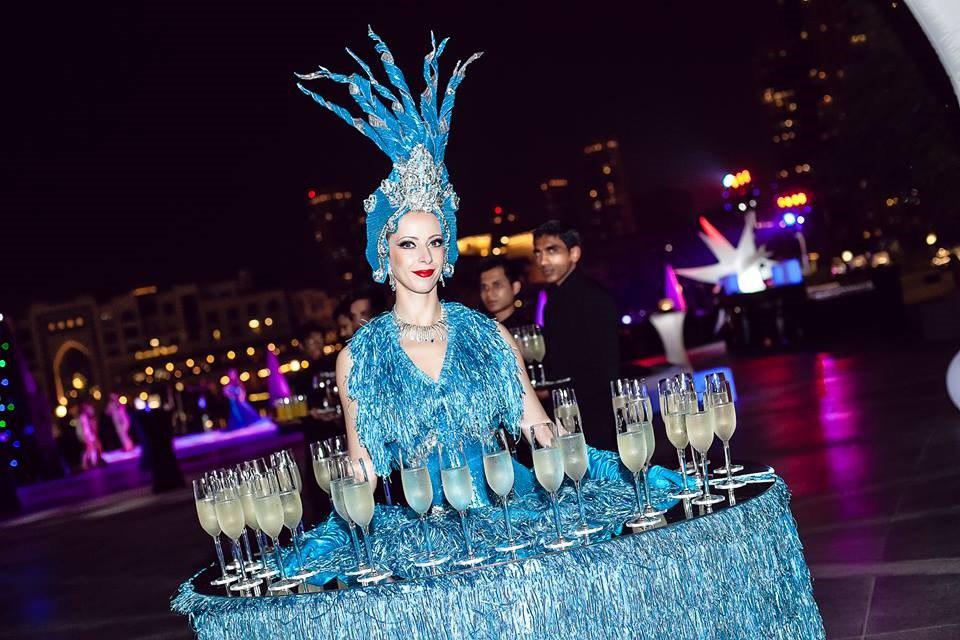 WALKING TABLE LADY IN DUBAI